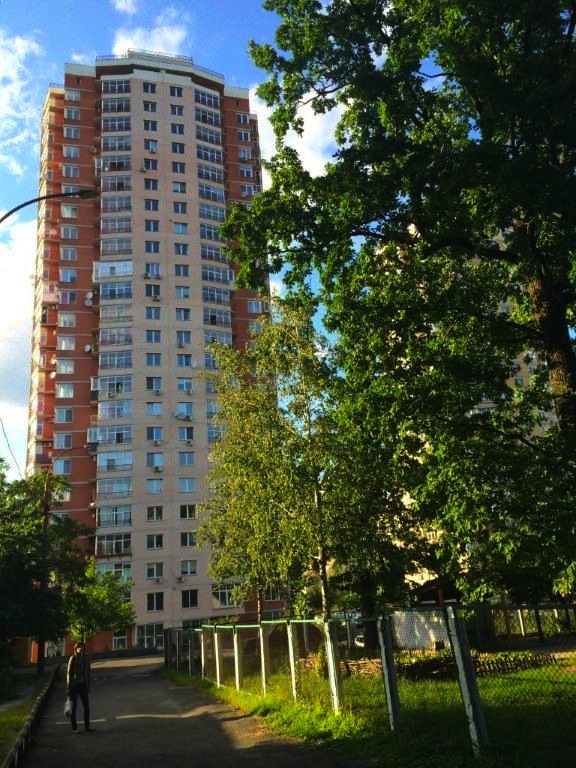 Large apartment for sale in Kiev with 2 bathrooms and large balcony